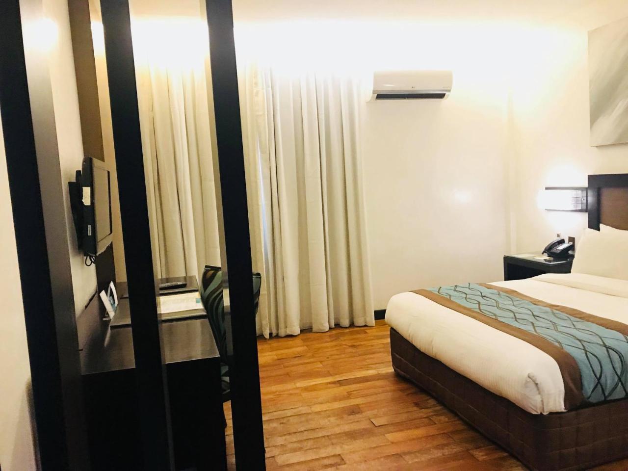 Century Hotel Анхелес Екстериор снимка