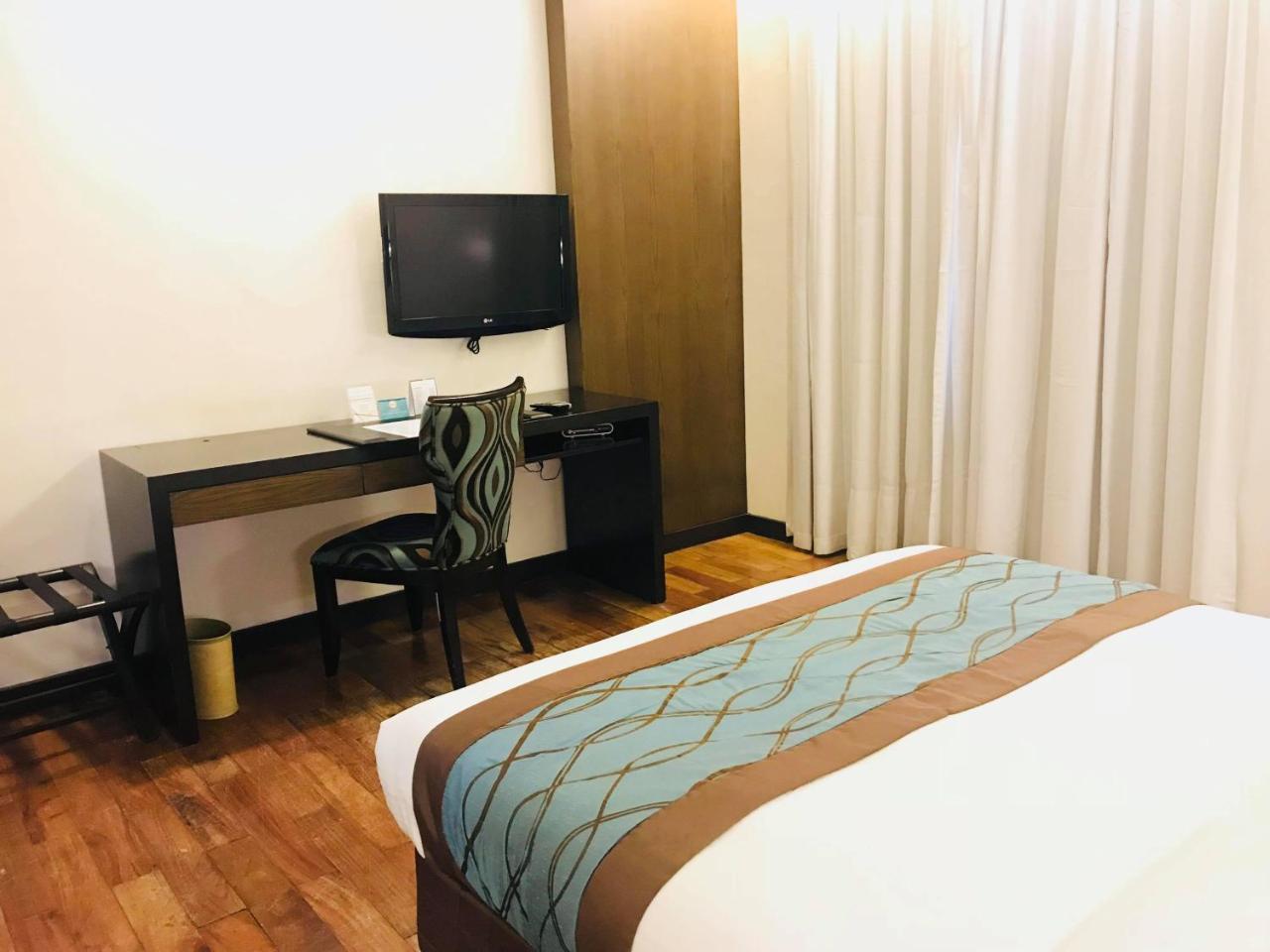 Century Hotel Анхелес Екстериор снимка